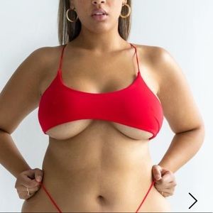 437’s Trey top in red